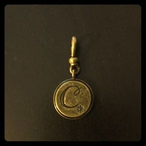 Trésors Heriloom Initial Charm Letter C